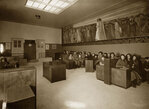 Wachtruimte TBC consultatiebureau, met wandschildering van J.H. Grégoire.
<br/>
Foto-archief GGD Amsterdam, eind jaren '20